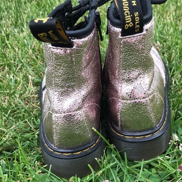 Dr. Martens Crinkle Metallic Lace Up Boots Size 5 Girls in Pink Disco Crinkle - Picture 3 of 11
